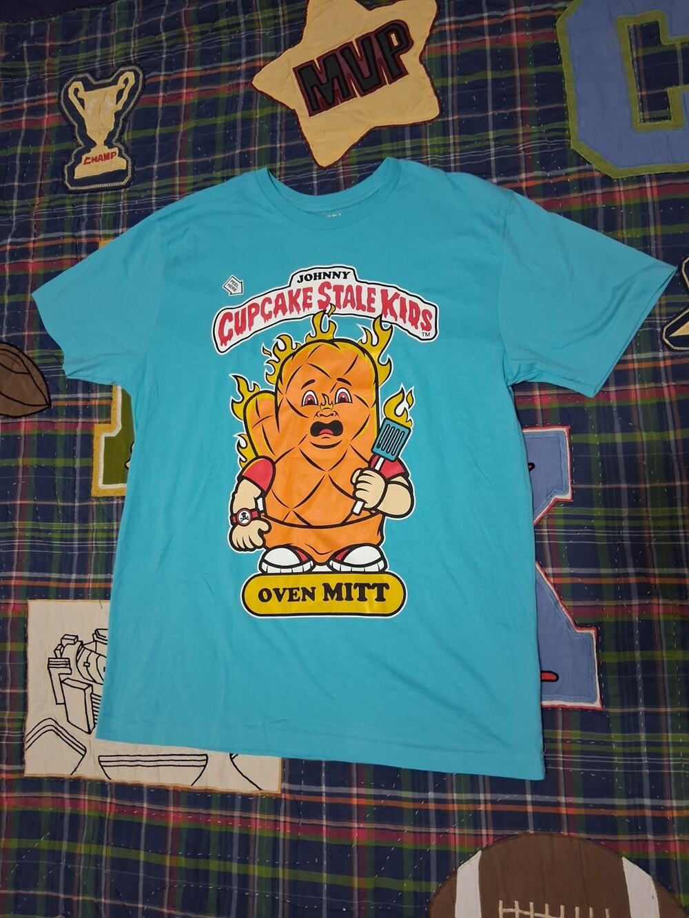 Johnny Cupcakes Shirt Cupcake Stale Kids Oven Mitt Garbage Pail Kids Parody M